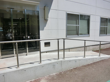 Entrance/exit slopes