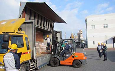 Training session on safe cargo handling operations